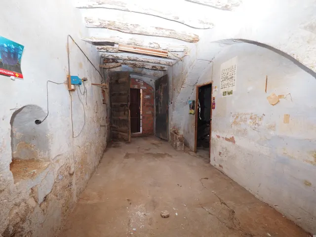 SE VENDE CASA INDEPENDIENTE EN SANT QUINTI DE MEDIONA — 26