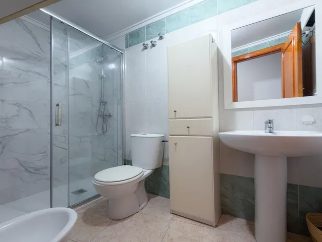 Fantastico atico con amplia terraza y piscina comunitaria, esta semi reformado — 16