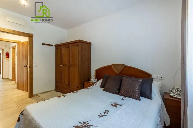 Chalet independiente con pozo propio y placas solares — 11