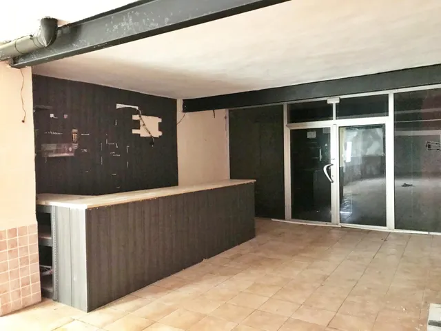 SE VENDEN DOS LOCALES  EN CALLE  CONCEPCION ARENA — 7