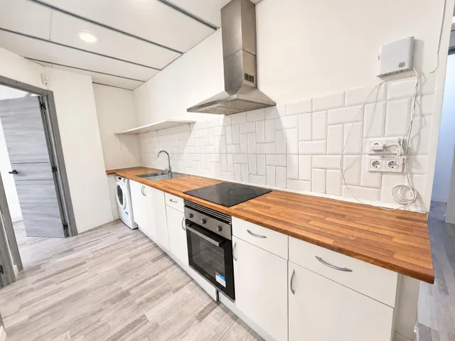 Amplio piso de 6 habitaciones en el centro histórico de Manresa — 3