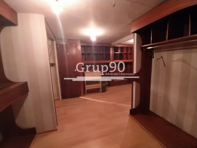 OPORTUNIDAD PARA TU NEGOCIO !! LOCAL EN EL EIX COMERCIAL — 17