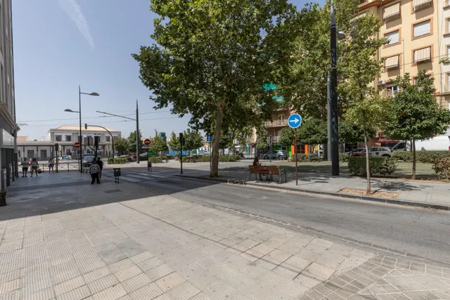 JUNTO AVENIDA ANDALUCES — 38