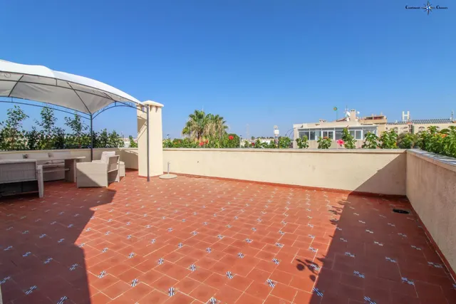 ÁTICO DE 2 DORMITORIOS Y 2 BAÑOS CON TERRAZA DE 50M2 CON VIS - foto 3