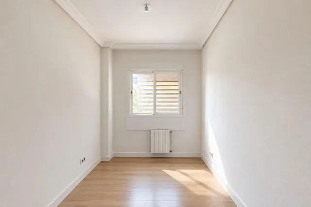 Piso exterior de 111 m2 con 4 dormitorios, garaje y trastero en Av Juan Antonio Perea — 35