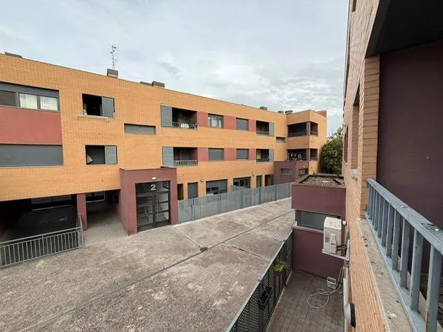Piso con 2 plazas de garaje y trastero en C/ Tajada (Pedrola) — 22