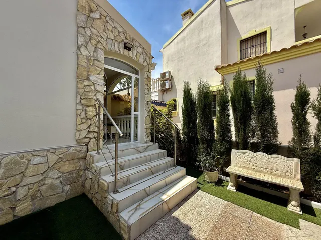 Villa 4 habitaciones 137m² en venta - Las Ramblas — 38