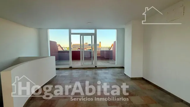 AMPLIO ADOSADO CON DOS TERRAZAS EN ZONA DEMANDADA — 9