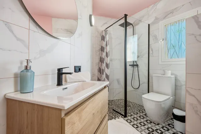 ESPECTACULAR VILLA CON PISCINA, 6 DORMITORIOS EN SUITE Y VISTAS AL MAR EN SA TORRE — 10