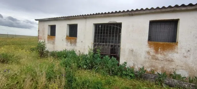 Gran terreno con construcción - foto 5