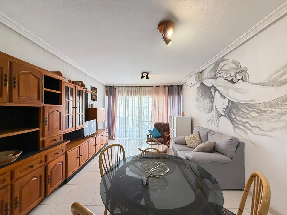 Apartamento a 350 metros de playa del cura con 2 dorm. 1 baño. en frente de av. de las habaneras. superficie de 66 m2.