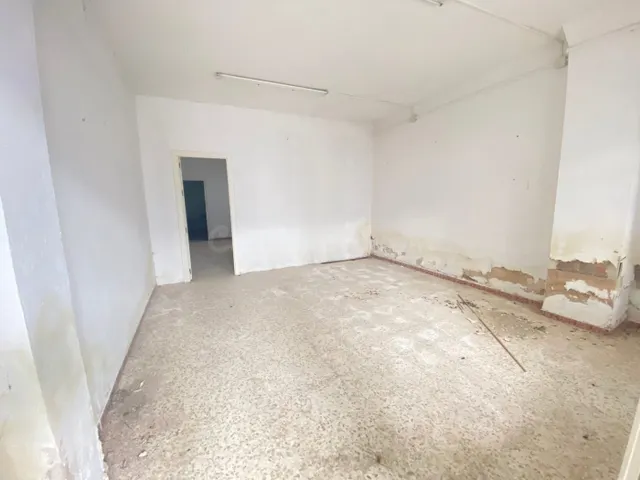 Nave industrial 719m² en venta - LORA DEL RÍO - foto 5