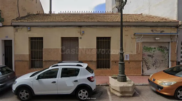 Parcela / Casa de pueblo en la avenida principal de Guardama