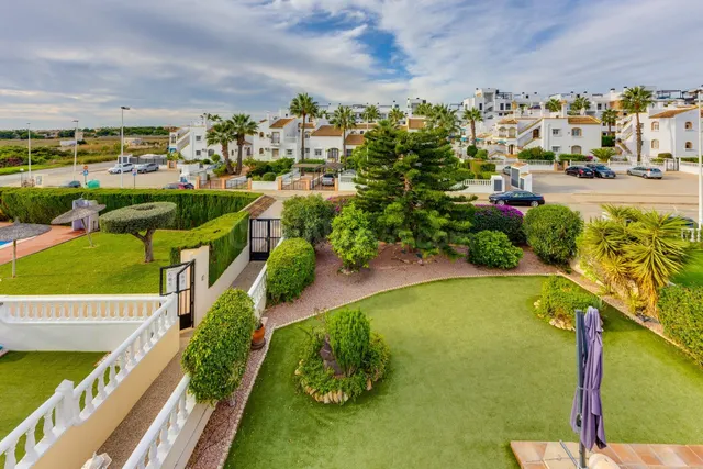 Exclusiva Villa con Jardin de ensueño en Los Dolses, a pasos - foto 2