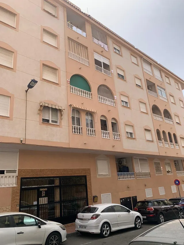 ÁTICO CON GRAN TERRAZA, PISCINA Y GARAJE CERCA DEL CENTRO DE TORREVIEJA — 10