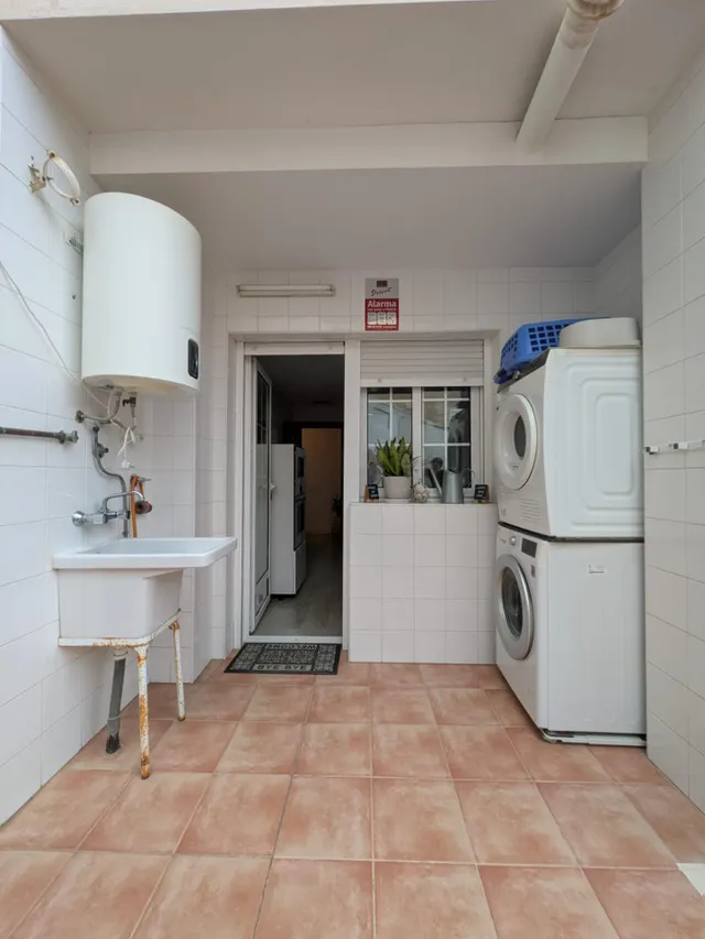 AMPLIO PISO DE 3 DORMITORIOS CON PATIO DE 55 M2 EN EL CENTRO DE SANTOMERA — 24