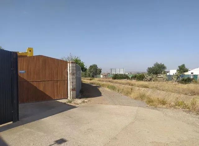 SE VENDE CHALET OKUPADO en Diseminado Rinconada (La) (Sevill - foto 3