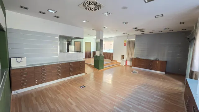 Local comercial reformado en Ontinyent para alquiler económi - foto 3