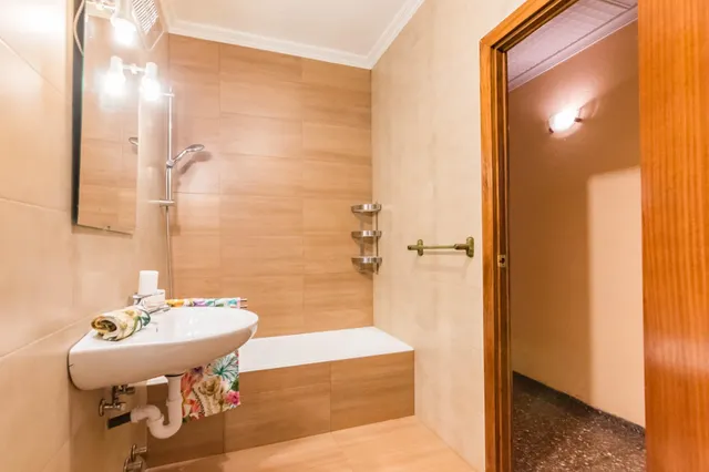 VIVIENDA CON GRAN PATIO PRIVADO FRENTE AL NUEVO HOTEL BARCELÓ 5★ — 42