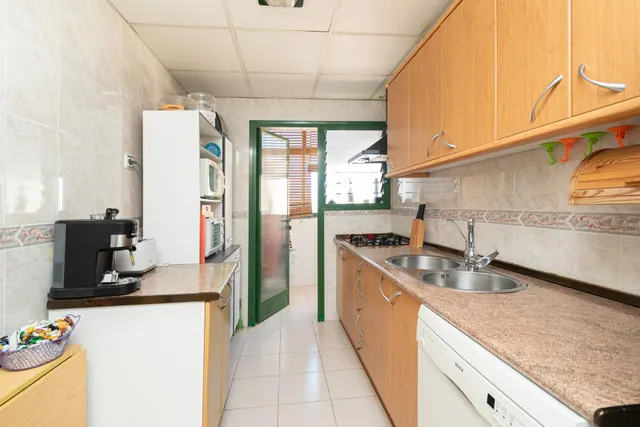 Piso luminoso con 4 habitaciones y 2 baños — 5