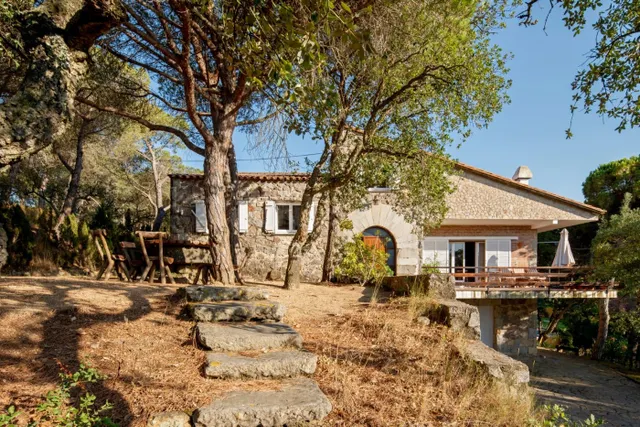 Espectacular casa con 4 Hectáreas de terreno y gran piscina  - foto 4