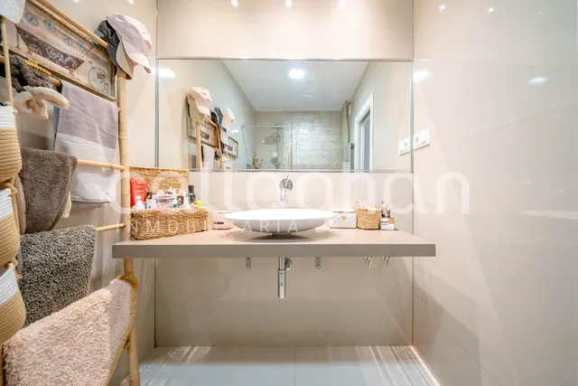 Exclusiva vivienda en Cruz de Gracia: elegancia, amplitud y privacidad — 26