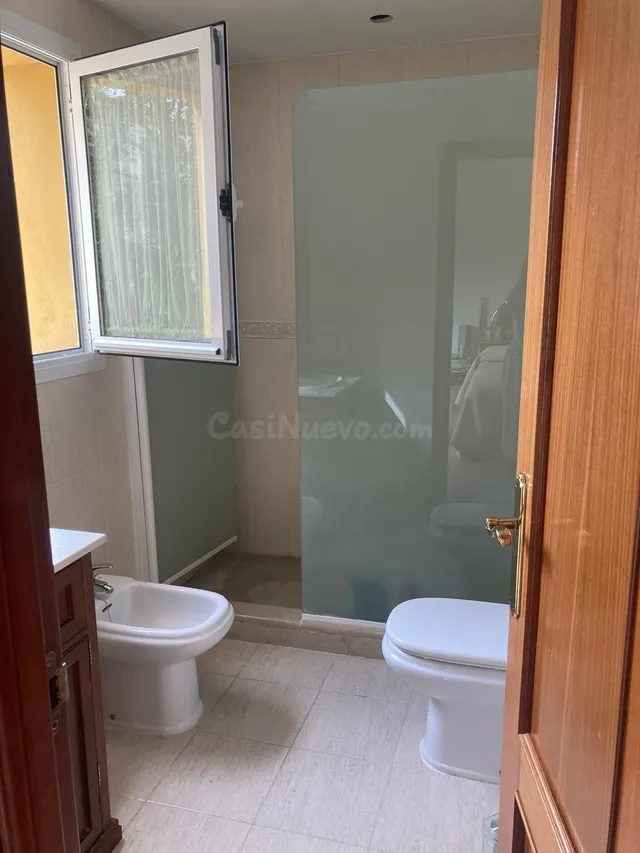 Gran adosado en centro de Estepona - foto 2