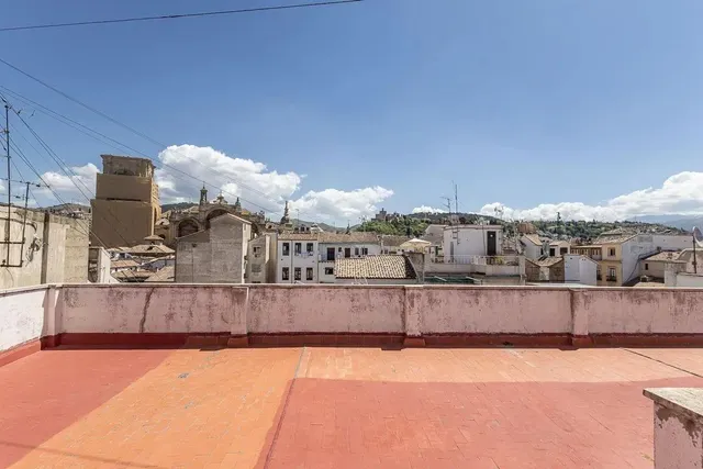FANTÁSTICO PISO EN PLENO CENTRO DE GRANADA — 38