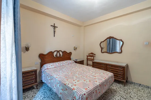 Piso de 3 dormitorios en calle milán, zaidín | muy luminoso y con gran potencial — 14