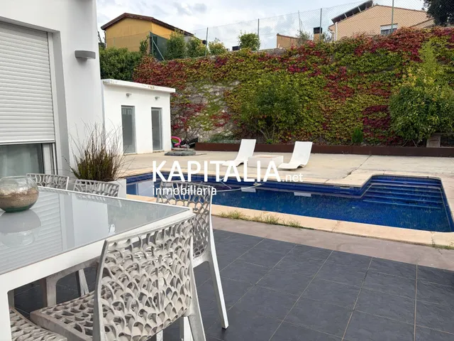 ESPECTACULAR CHALET DE DISEÑO EN URBANIZACIÓN CON PISCINA. — 5
