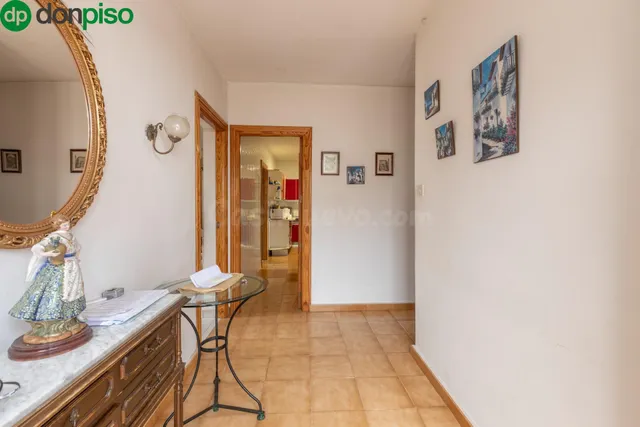 Título: Vivienda amplia con cochera y dos patios en zona cén - foto 5