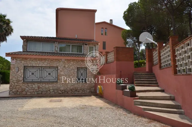 Casa en venta con gran parcela frente al mar en Canet de Mar — 27
