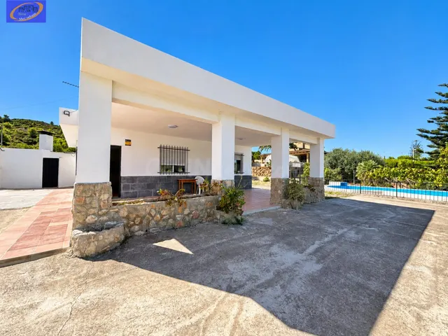 Chalet con reforma a estrenar y con balsa en Riba Roja del T