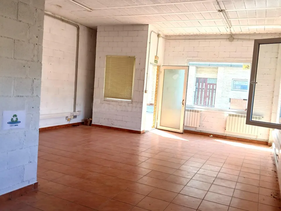 Local comercial con posibilidad de hacer vivienda
