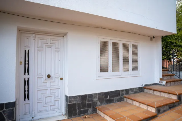 SE VENDE CASA INDEPENDIENTE CON PISCINA CON VISTAS EN CORBERA DE LLOBREGAT BARCELONA — 11