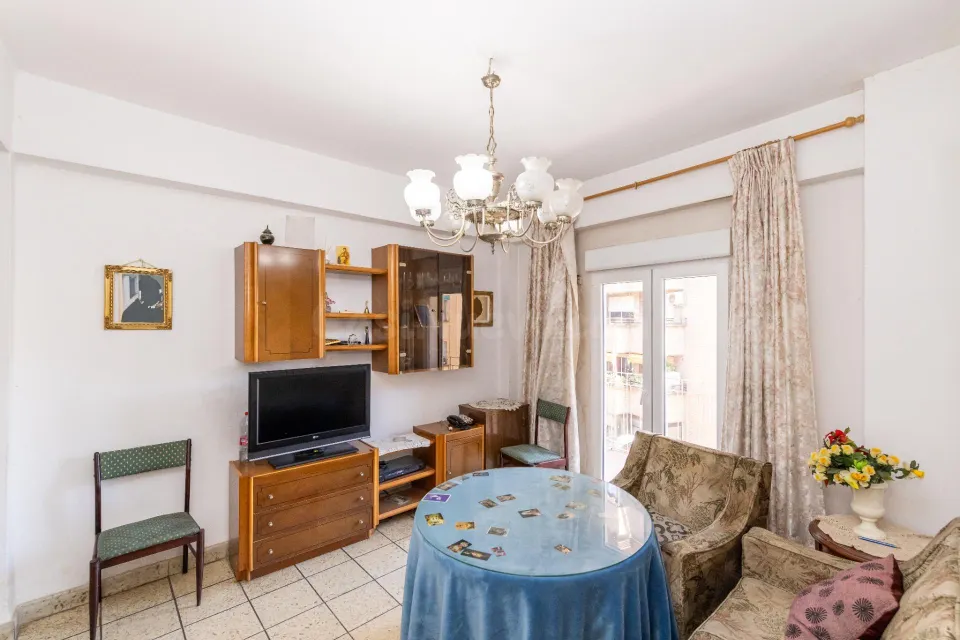 Piso para reformar junto a Plaza Einstein – 3 dormitorios y vistas despejadas