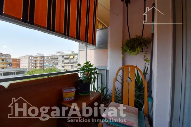 ¡4 DORMITORIOS! MUY AMPLIO CON BALCÓN EN EL CENTRO — 14