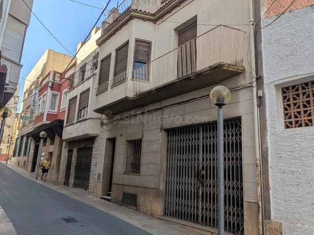 GRAN VIVIENDA CON LOCAL COMERCIAL EN CALLE RAMÓN Y CAJAL! — 2