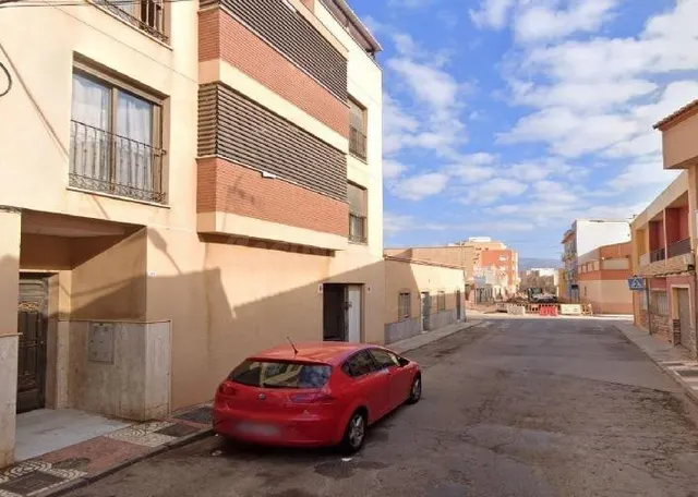 SE VENDE piso OKUPA en C SANTANDER 108 de Roquetas de Mar