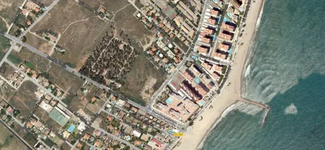 Solar en Segunda Línea de Playa de USO TERCIARIO, HOTELERO Y