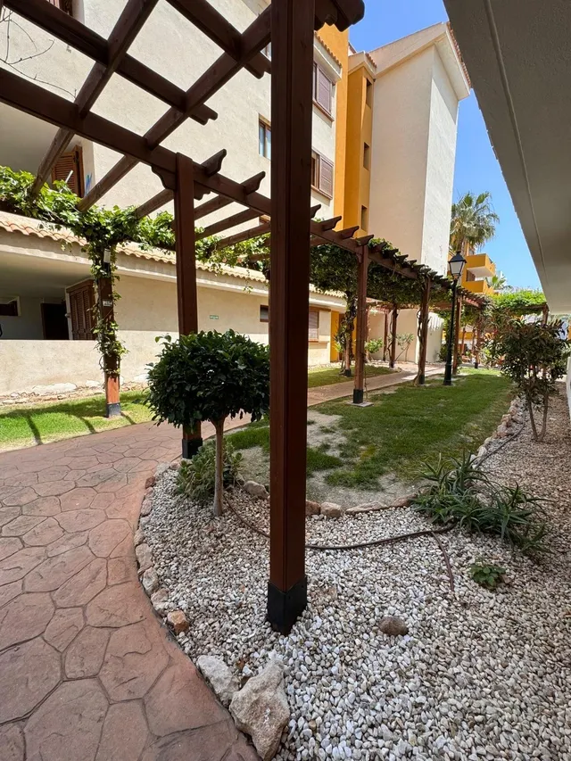 Apartamento con piscina comunitaria, Alicante, Torrevieja. 2 habitaciones, 80 m2, 500 metros del mar — 28
