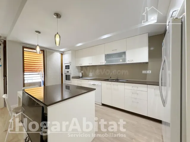 PRECIOSO REFORMADO CON BALCÓN Y ASCENSOR — 3