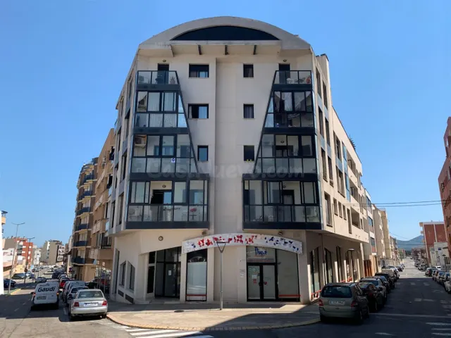 LOCAL ESQUINERO -AV. CATALUNYA-