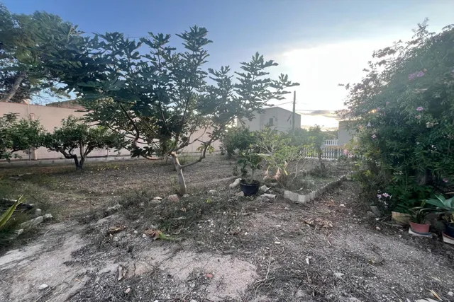 Casa tradicional en Deltebre, construida en el año 1918, situada sobre una parcela esquinera de aproximadamente 1.340 m2. — 11