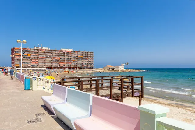 Apartamento de dos dormitorios, en primera línea, con fantásticas vistas al mar — 38