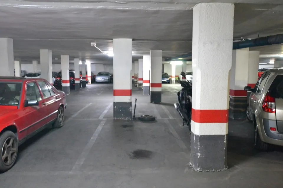 Plaza de garaje para moto junto al Mercado de Algirós.