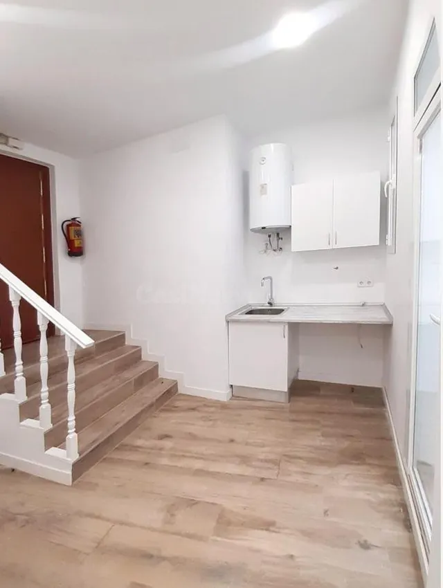 OPORTUNIDAD ÚNICA JUNTO AL RETIRO: LOCAL REFORMADO CON PATIO - foto 4
