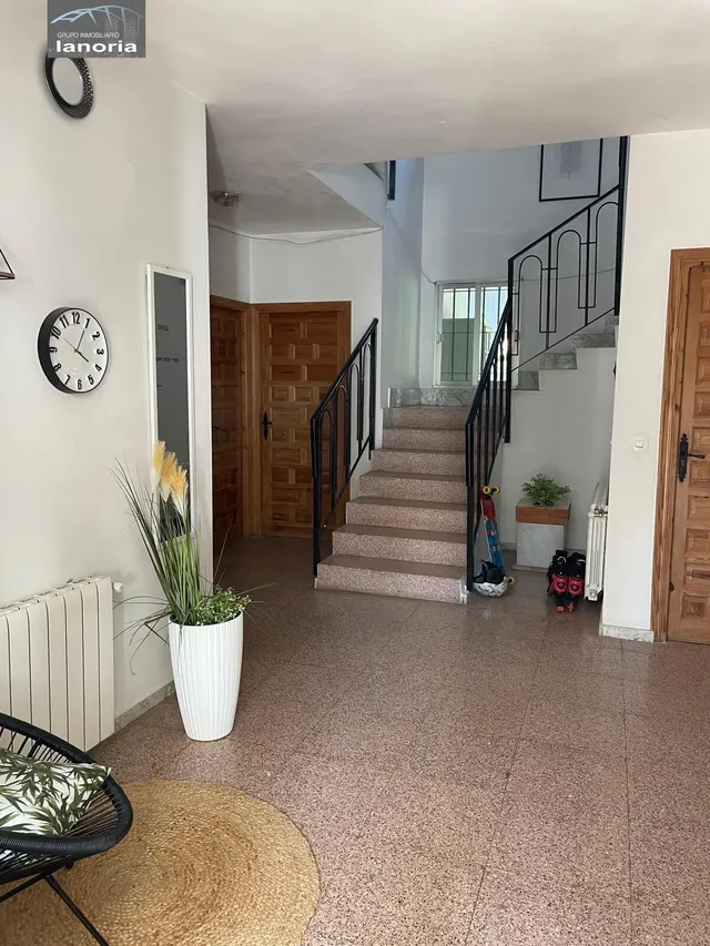 Grupo la Noria Vende Chalet de 7 dormitorios y piscina, zona urbanización los pinares del jucar. — 12