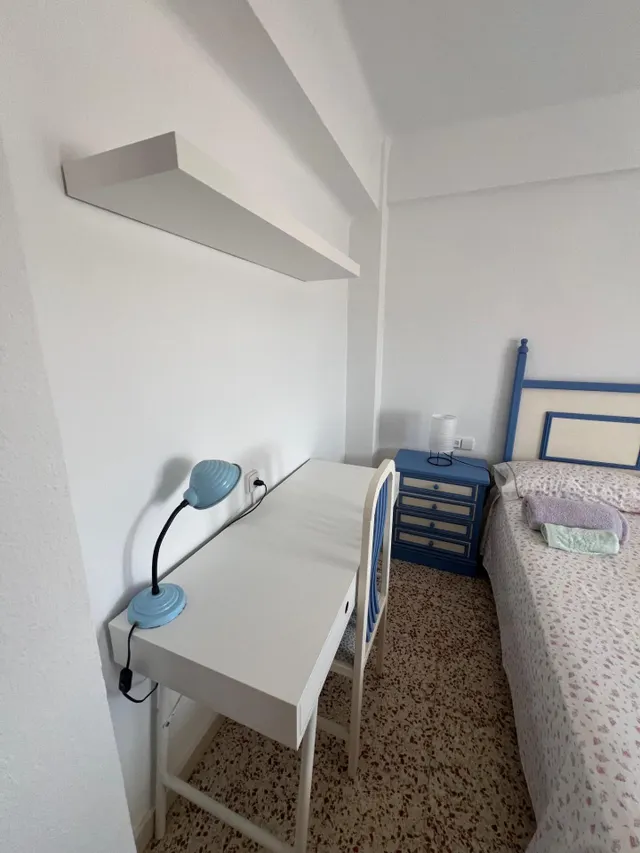 SE ALQUILA PISO PARA LARGA TEMPORADA — 3