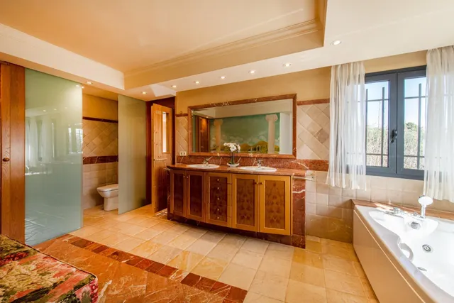 EXCLUSIVA VILLA CON VISTAS A LA BAHÍA DE PALMA EN MARRATXI — 48